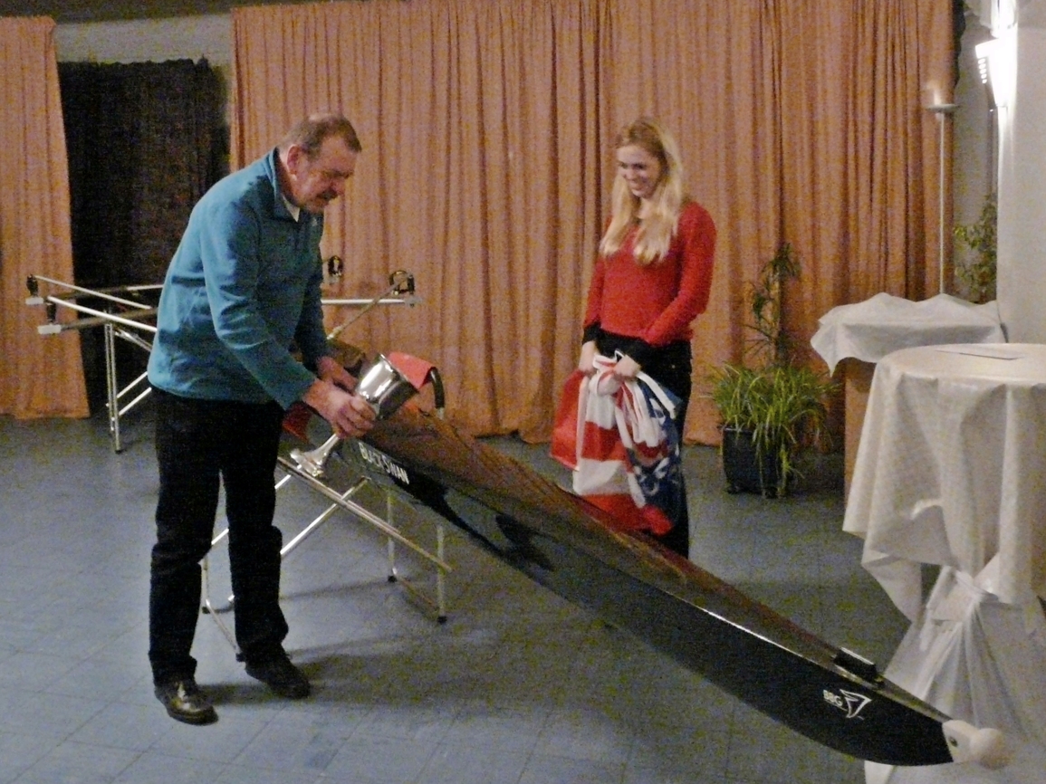 Klaus Achilles bei der Taufe von Black Swan