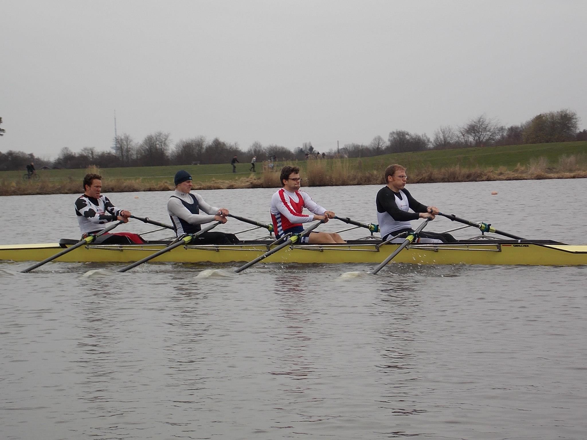 Der Unidoppelvierer bei der ersten Belastung des Jahres