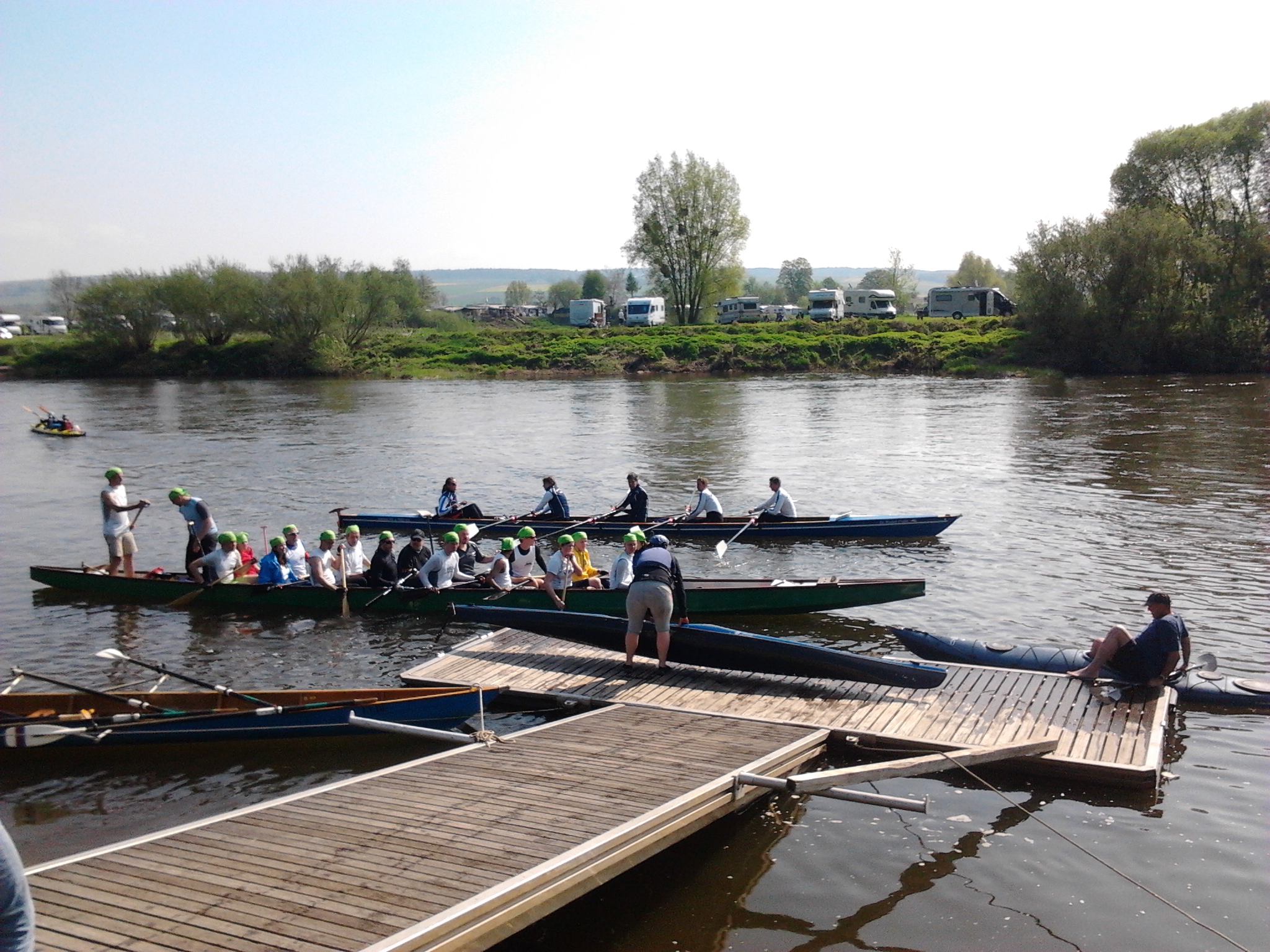 Gedränge am Steg in Beverungen