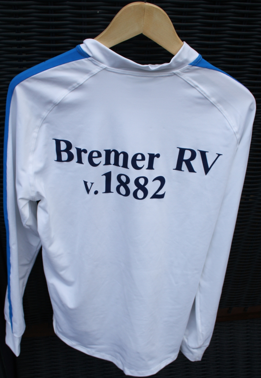 Funktionsshirt Langarm hinten.jpg Funktionsshirt Langarm hinten.jpg